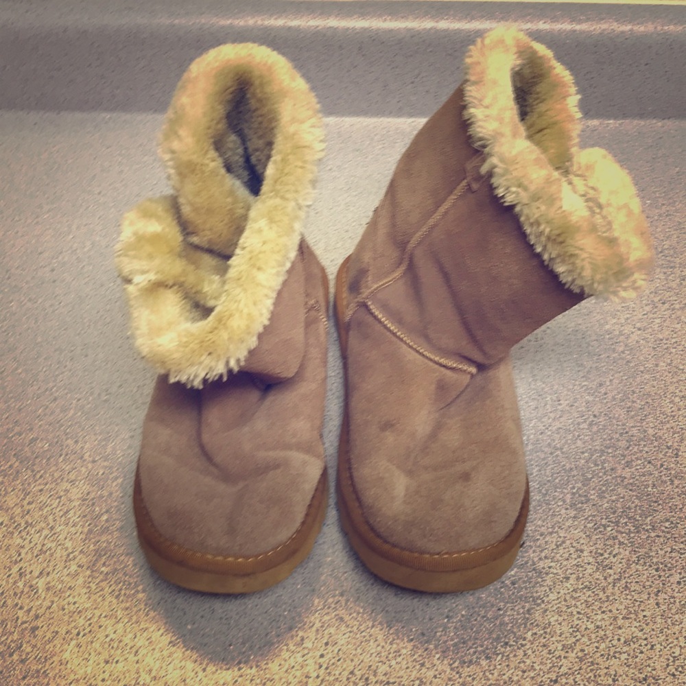 Ugg boots brown.